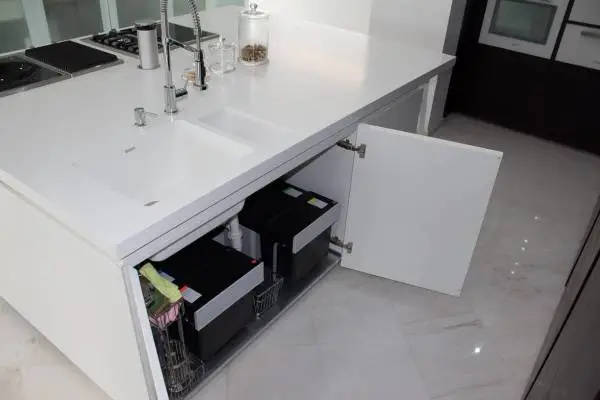 Arrumação cozinha à medida